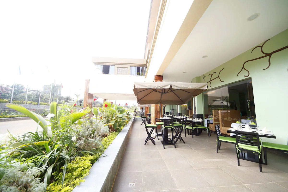 Best-Western-Premier-Garden-Hotel-Entebbe-restaurant-terrace